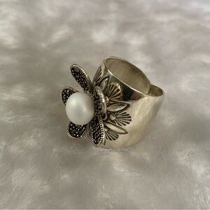 🍀925K Sterling Silver Marcasite
Freshwater Pearl Ring